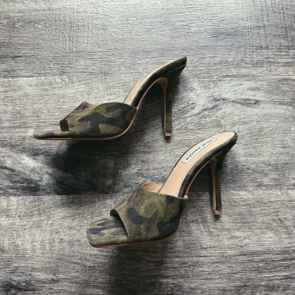 Signal Camouflage Heels (worn 1x) - Picture 2 of 6